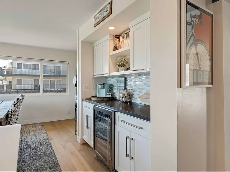 230 S Catalina Ave #301 — Photo 3