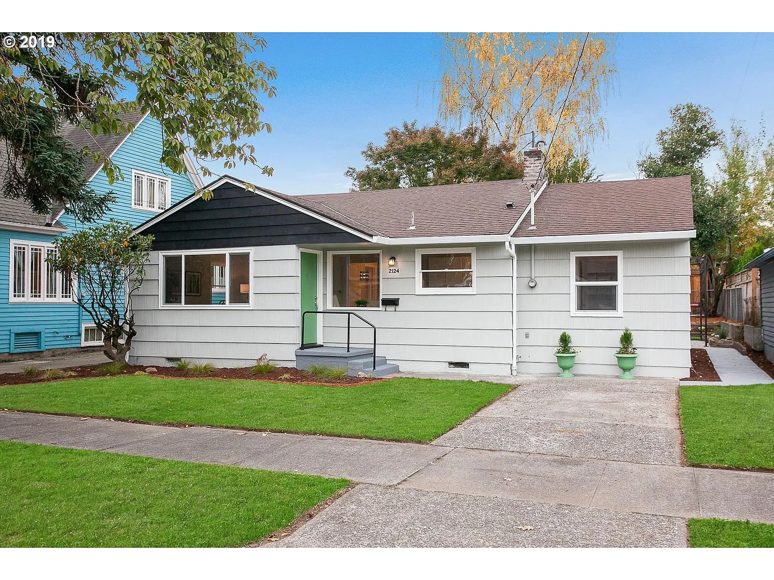 2124 N Winchell St photo 1
