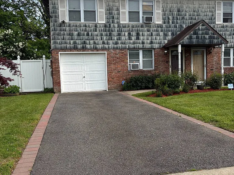 52B Evergreen St — Photo 1