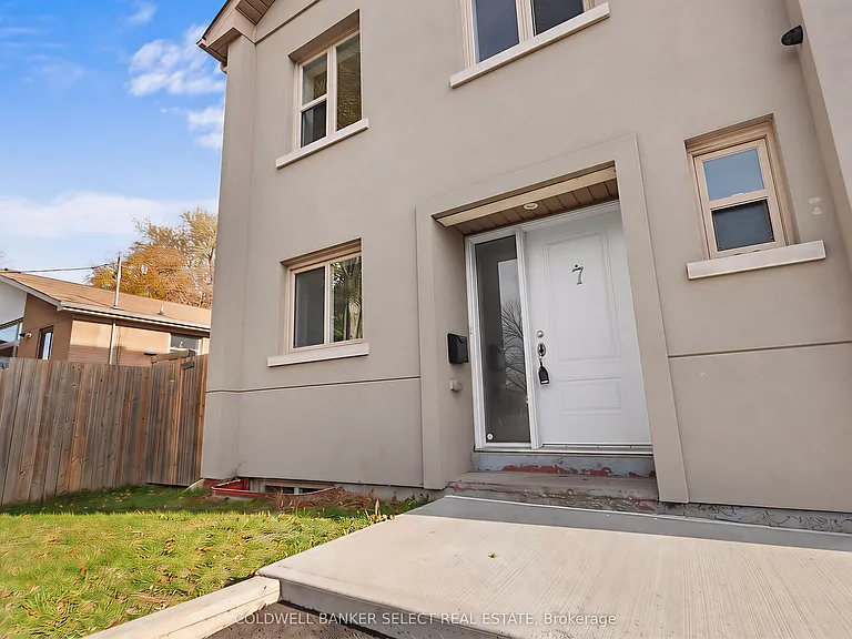 1 Autumn Ave #7 — Photo 2