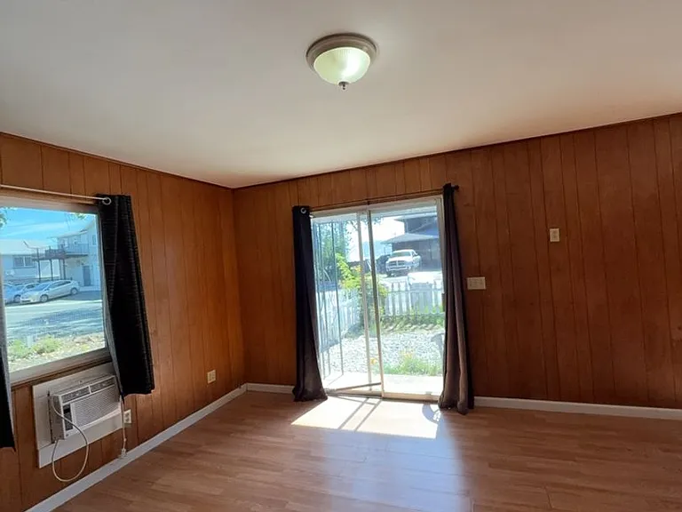 2435 Lakeshore Blvd — Photo 3