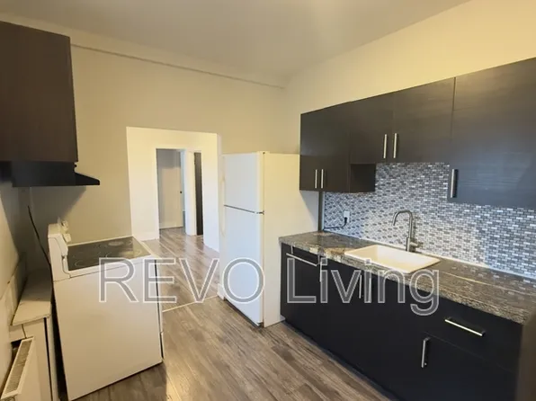 292 Welland Ave #Ave2, Saint Catharines, ON L2R 2P9