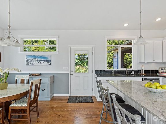 Counter seating and dining table.