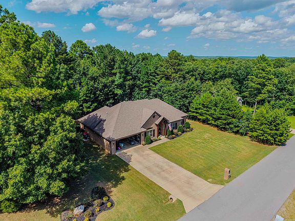 3rd image of 340 Zoe Ln