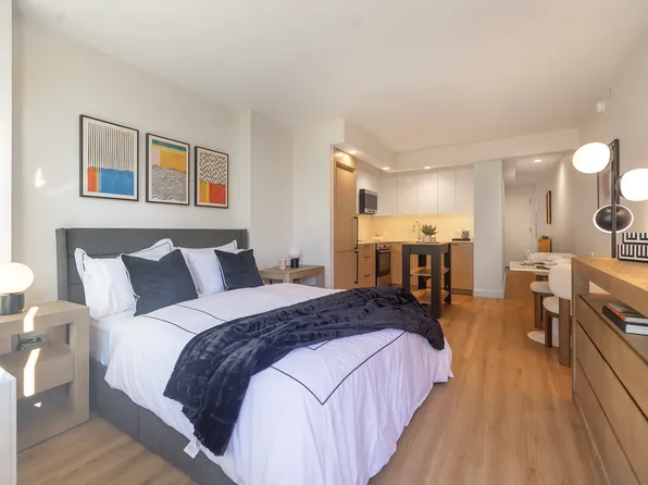 261 West 24th Street image 2 of 10