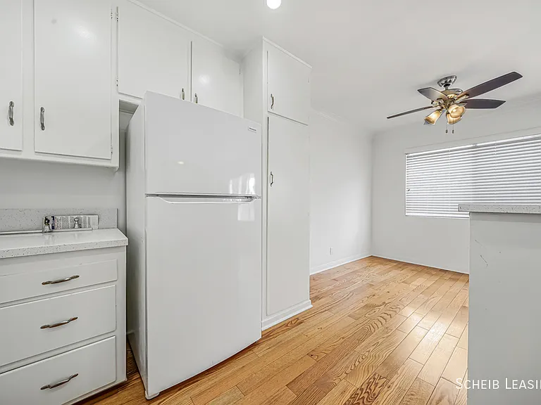 220 N Crescent Dr #6 — Photo 6