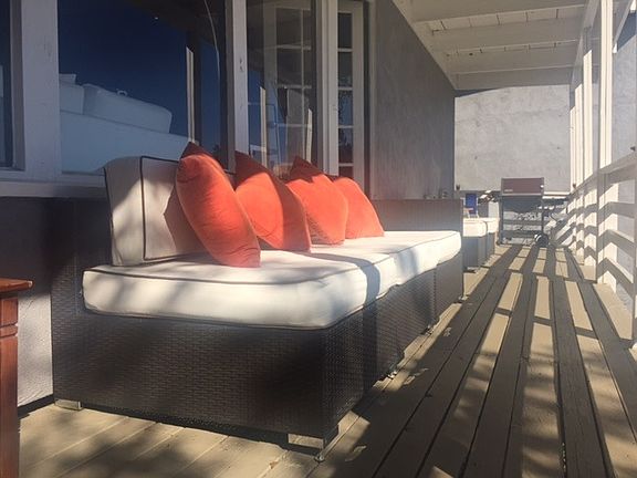 Lower deck