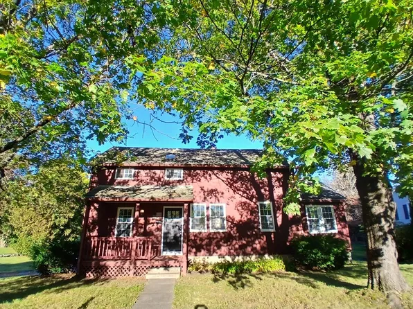 1076 Hill St, Northbridge, MA 01534