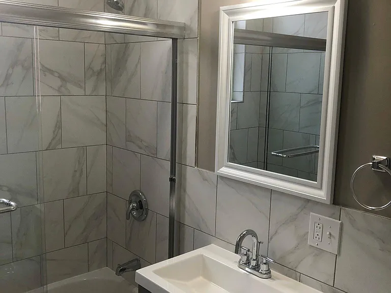 628 N Albany Ave #1 — Photo 3