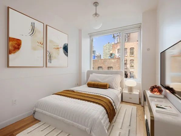 261 West 28th Street 6E image 6 of 7