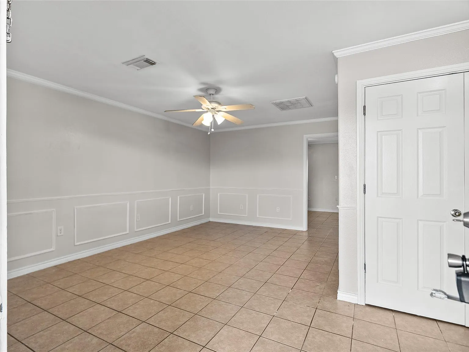 2 bed, 1.0 bath, $1,400 — Photo 2