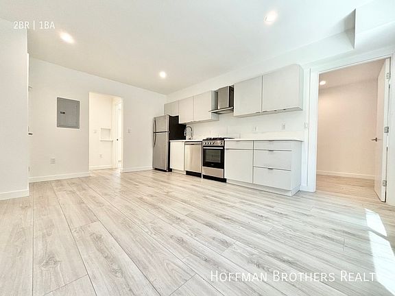 2nd image of 568 N Kenmore Ave #2A
