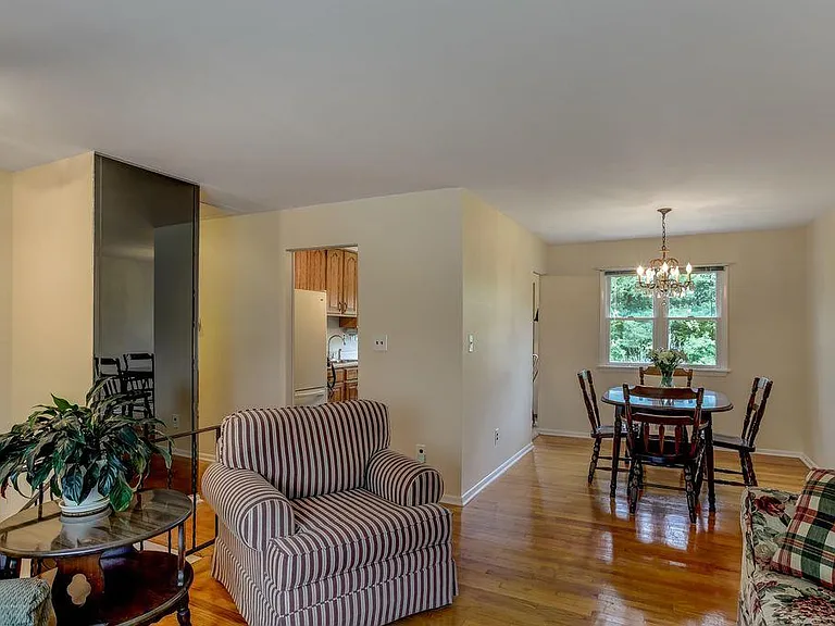 594 Vaughn Ave — Photo 16