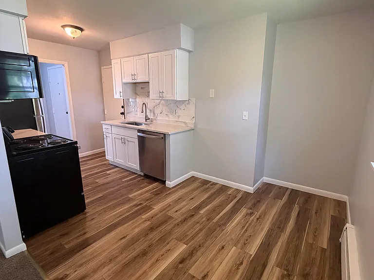 27 Enid St #27 — Photo 2