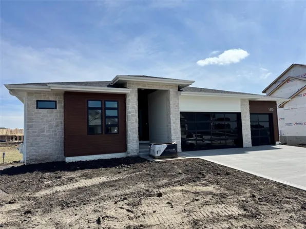 1410 NW Red Oak Dr, Waukee, IA 50263