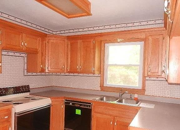 4th image of 2117 S 48th St