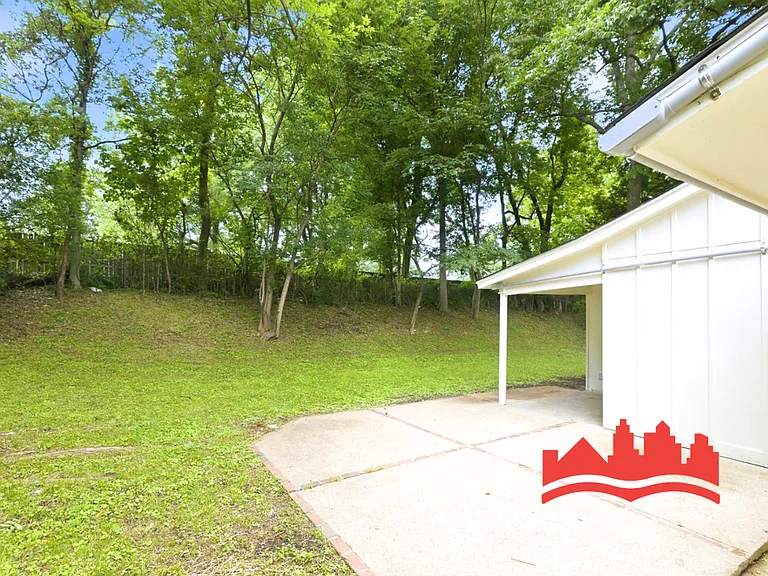 2348 Millbrook Ave — Photo 25