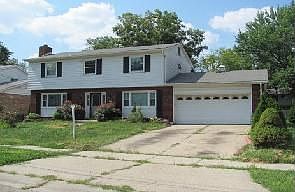 2nd image of 718 Daphne Ct