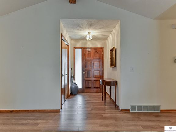 3rd image of 15846 Leavenworth St