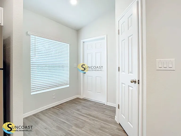 10476 Pendleton Ave — Photo 11