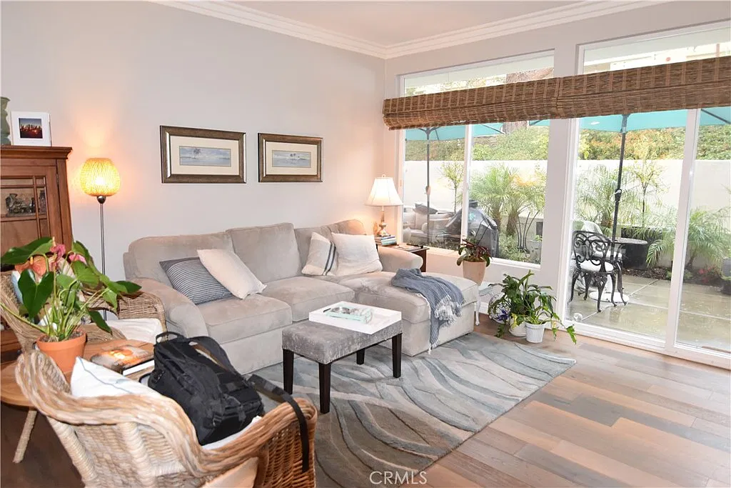2 bed, 1387 sqft, $4,000 — Photo 2