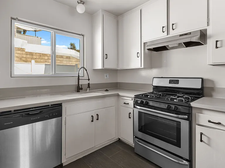 4958 N Maywood Ave #1A — Photo 4