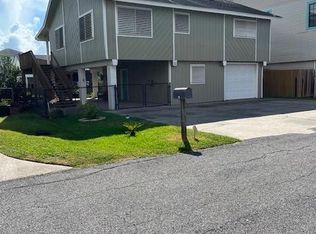 32 N Curlew St, La Marque, TX 77568