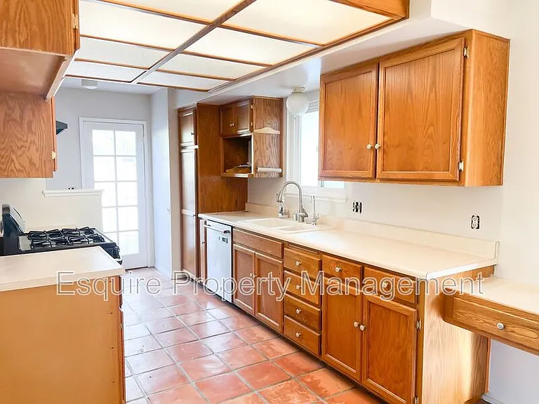 1016 Sespe Ave — Photo 5