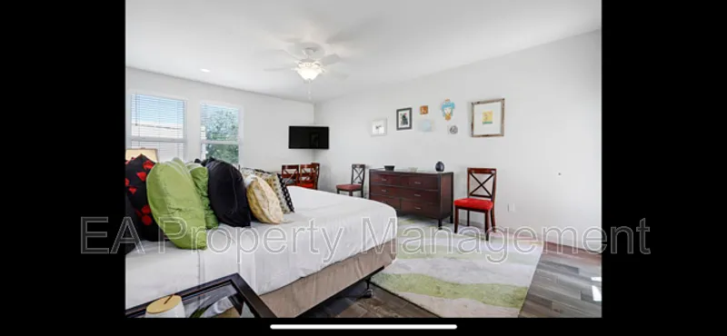 Building Photo - 1419 Coal Ave SW #STUDIO