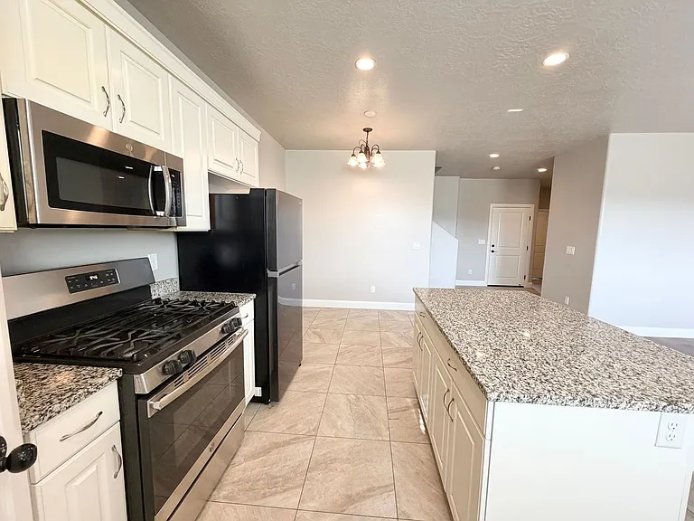 355 W 200 S #110 — Photo 8