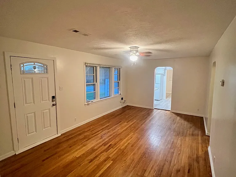 112 Rose Ave — Photo 2