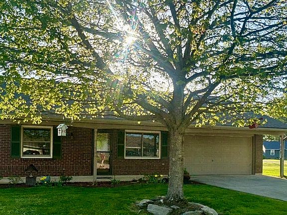 2nd image of 2865 Dawn Ln