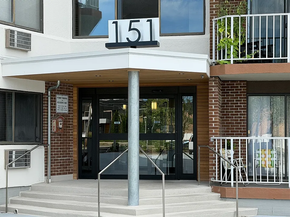 151 Coolidge Ave #404