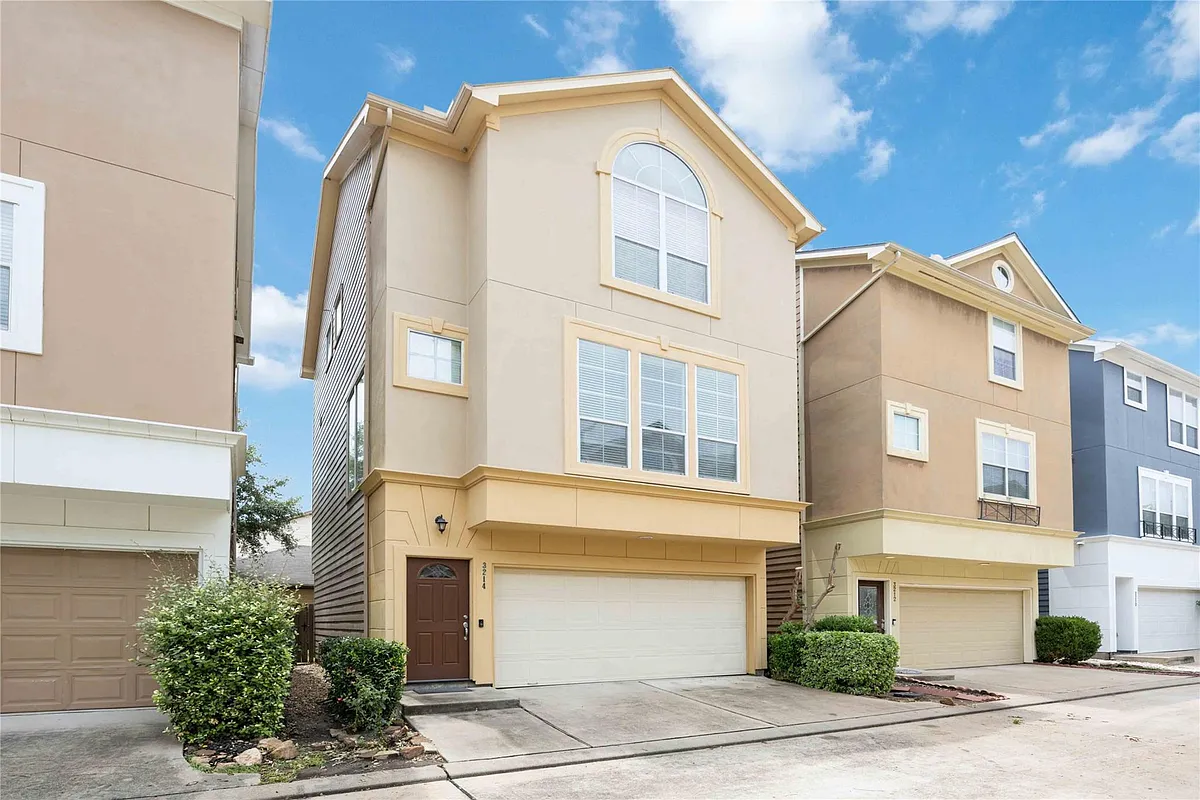 Building Photo - 3214 Clearview Cir