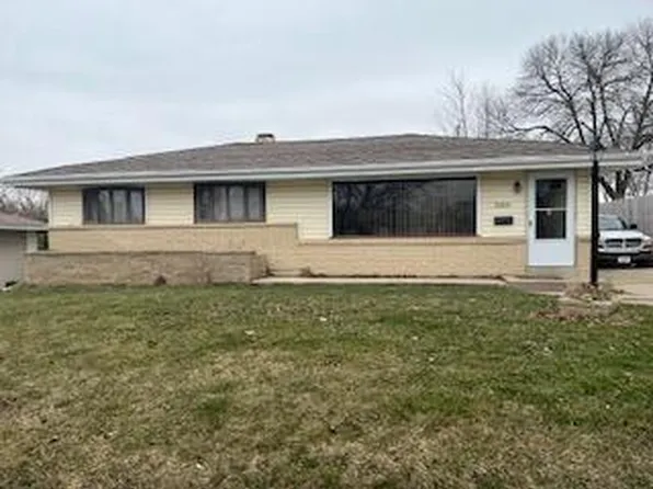 10834 West Harvest LANE, Milwaukee, WI 53225