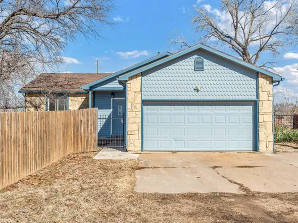 3204 E Navajo Ln, Wichita, KS 67216