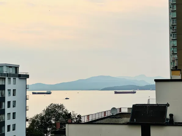 1251 Cardero St #1002, Vancouver, BC V6G 2H9