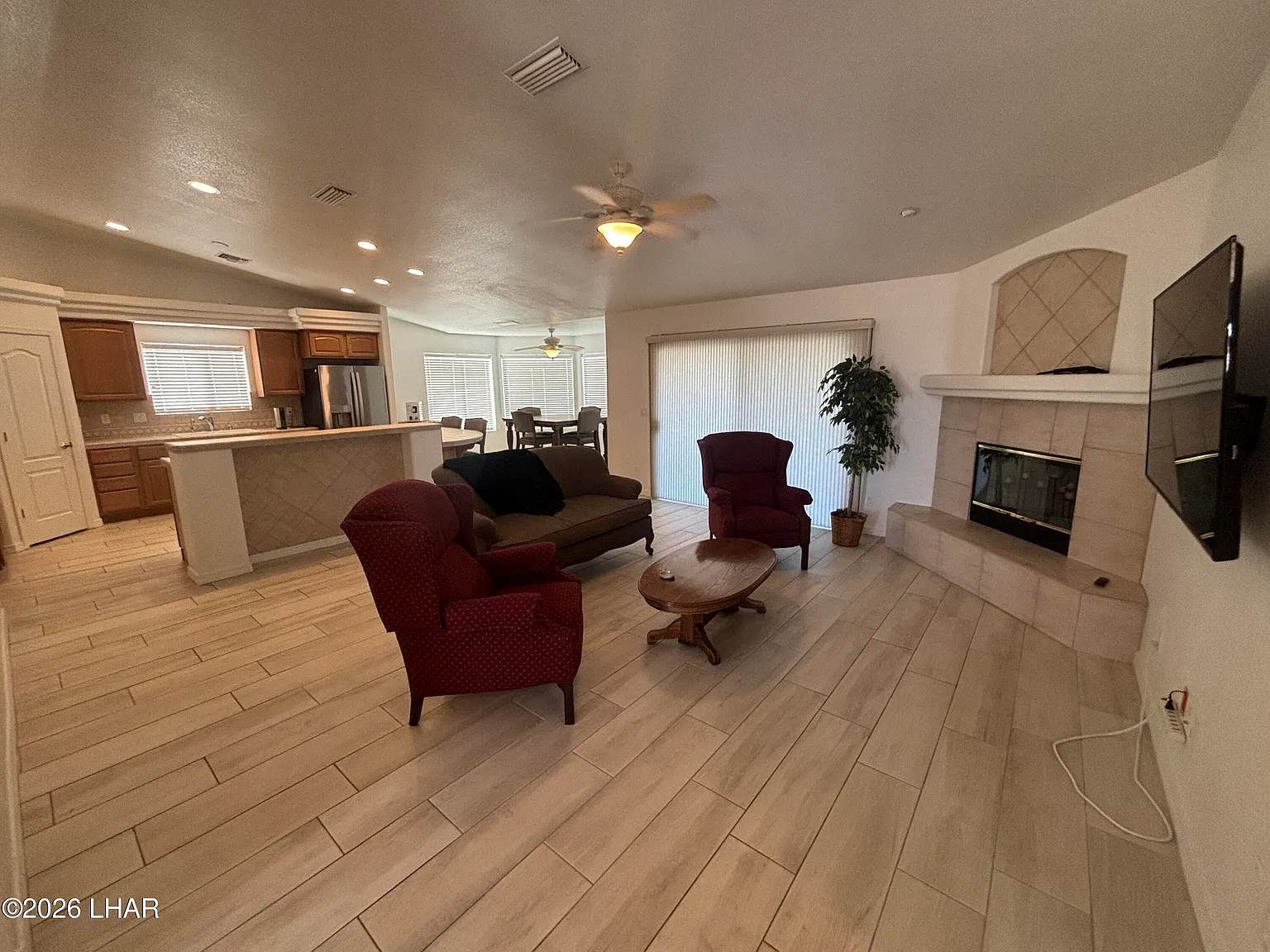 3 bed, 2.0 bath, 1778 sqft, $2,000 — Photo 3