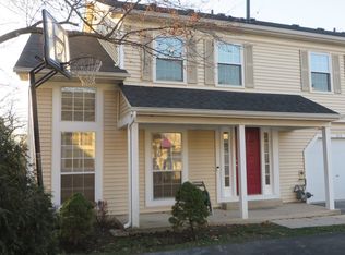 215 Butternut Ln, Streamwood, IL 60107