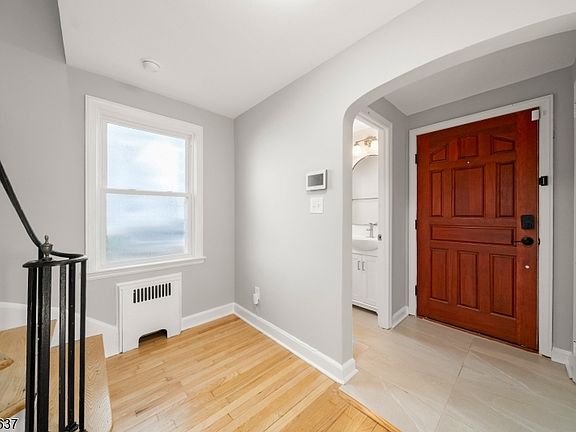 3rd image of 26 W Lawn Rd