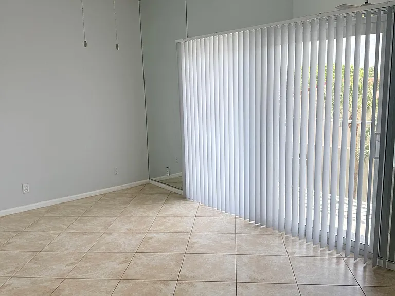 2351 NE 14th Street Cswy #537 — Photo 5