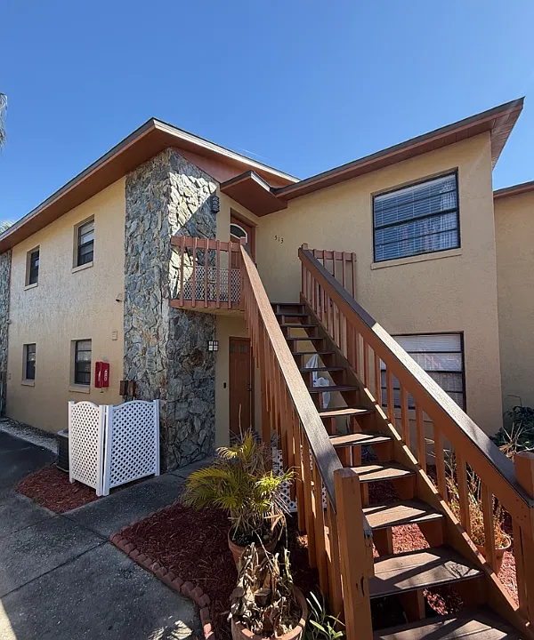 513 Manor Cir #1