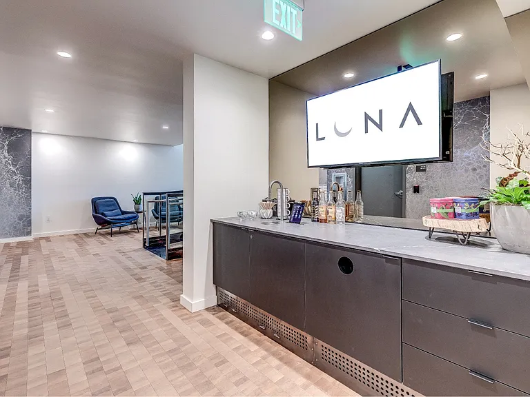 Luna West Seattle — Photo 17