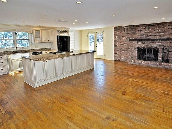 5th image of 3495 Ivy Dr