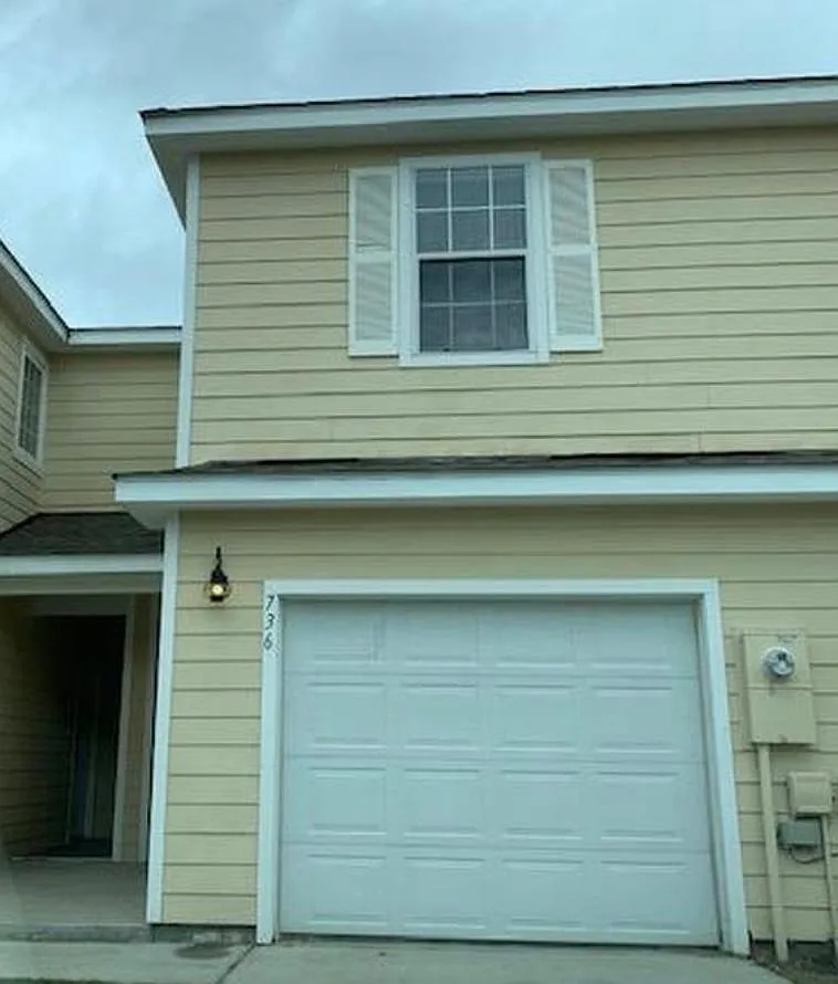 3 bed, 2.5 bath, 1396 sqft, $1,600 — Photo 1