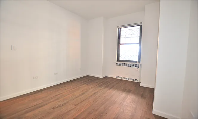 Rented by Manhattan Realty Group | media 9