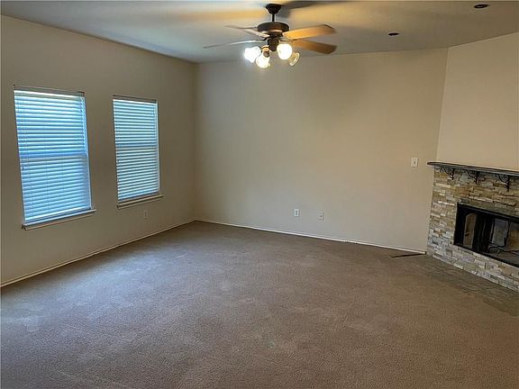 5th image of 446 Swenson Dr