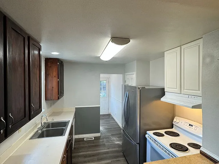 810 Stewart St #A — Photo 6