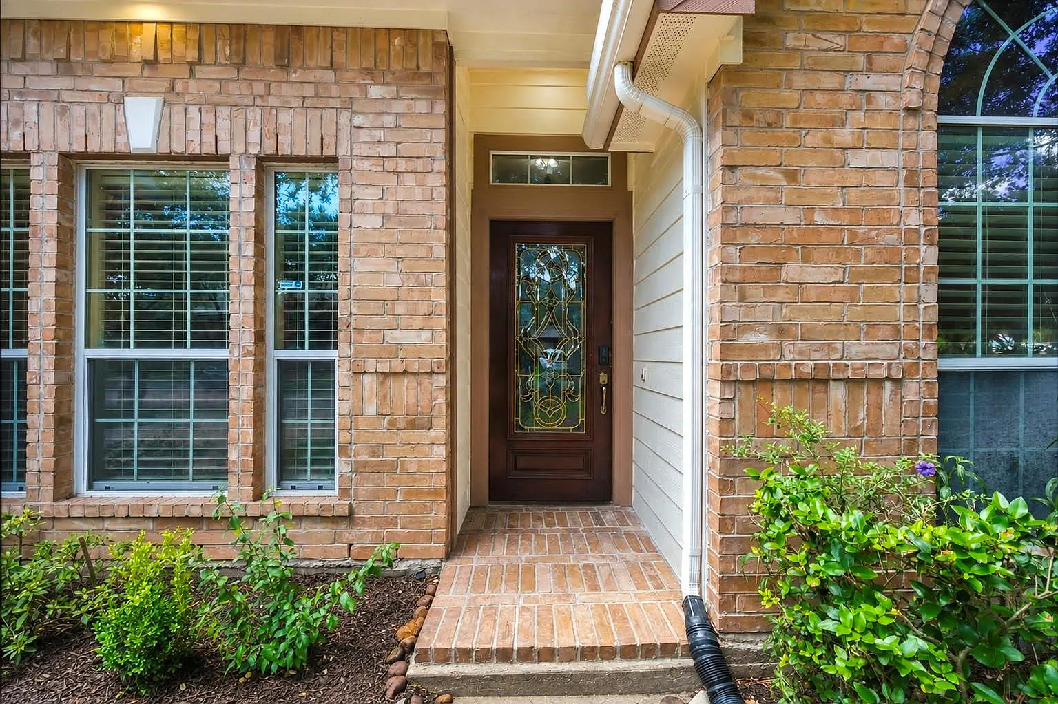 3 bed, 2.0 bath, 2275 sqft, $2,550 — Photo 3