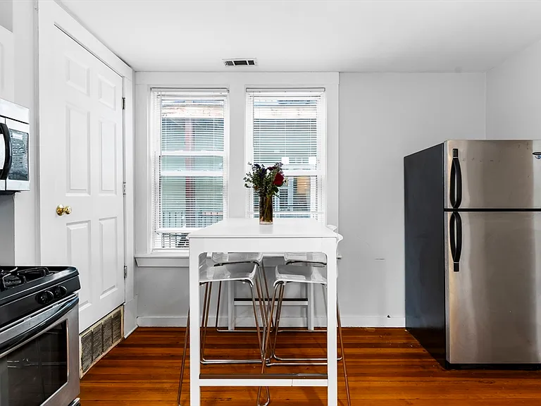 181 W 5th St #2 — Photo 3